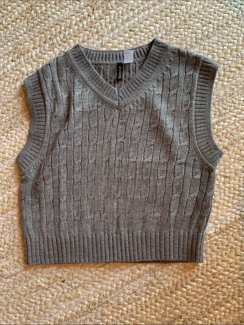 NWOT Divided by H&M Cable Knit V-Neck Sweater Vest - Gray